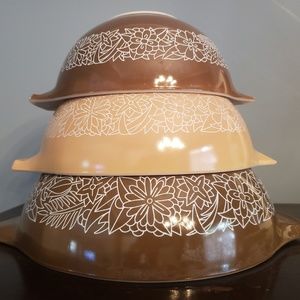 Three Pyrex Mixing Bowls
